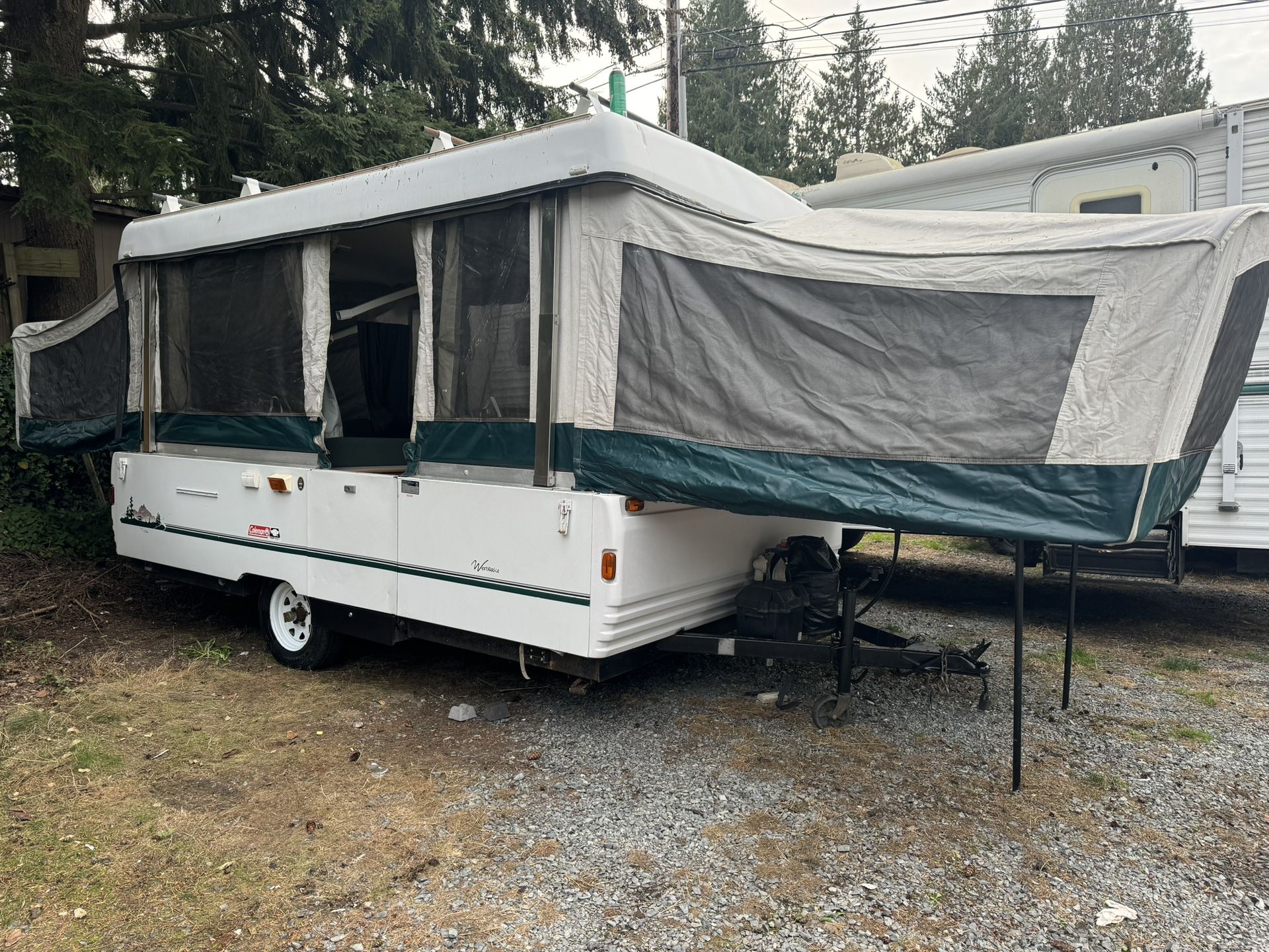 2000 Coleman 16/tent