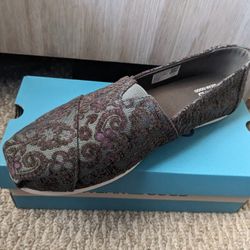 Women's TOMS
