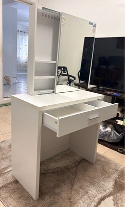Vanity Makeup Desk