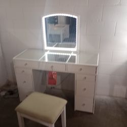 Vanity With Lights And Stool