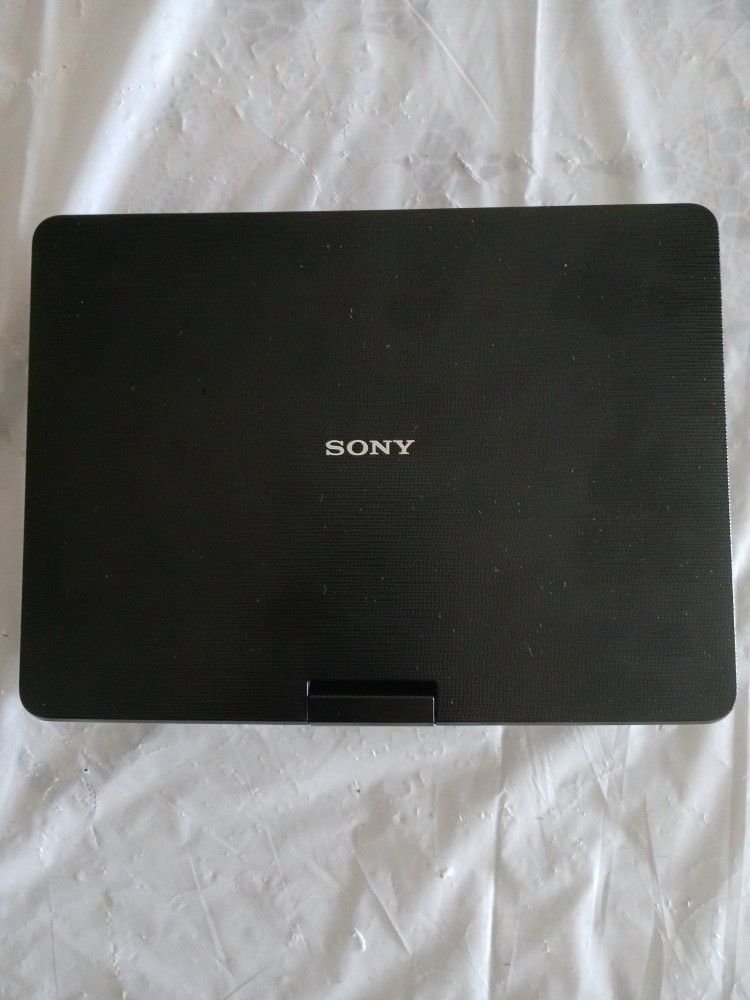 Sony DVP-FX950 -9 inch Portable DVD Player, like new.