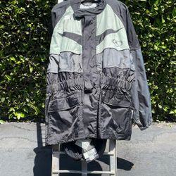 Field sheer Rain Suit. Jacket And Pants.  Size Large