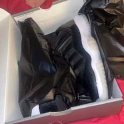 BRAND NEW air jordan 11 low (72-10) GS 