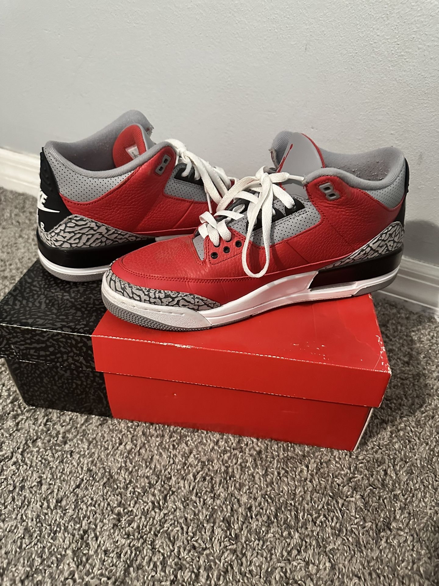 Jordan 3 retro se unite Fire Red