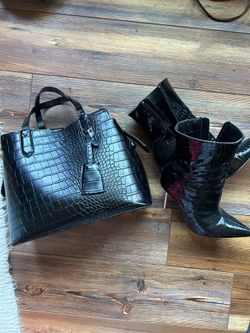 Forever 21 boots and black purse size 7 W