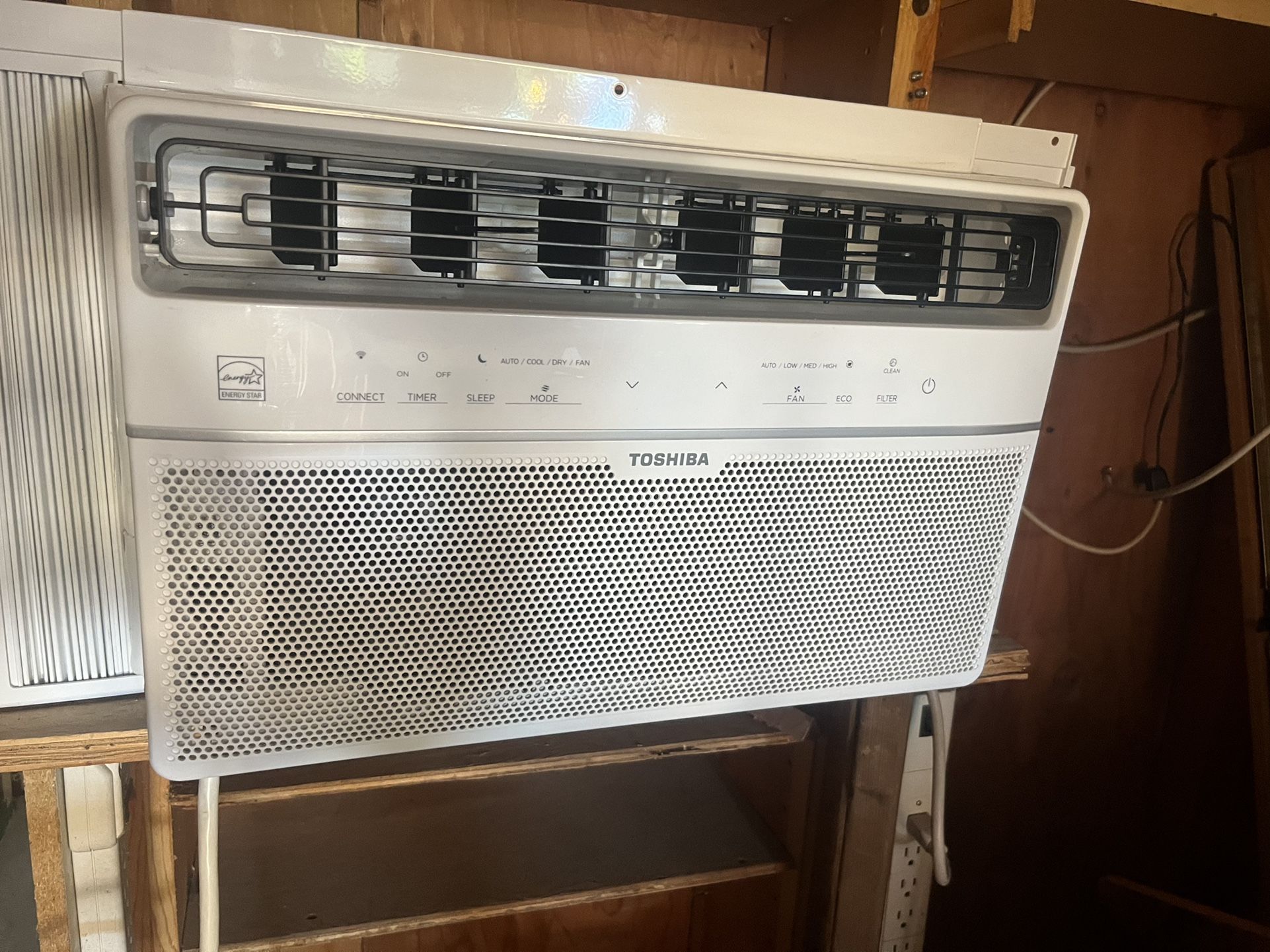 Lightly Used AC With Remote