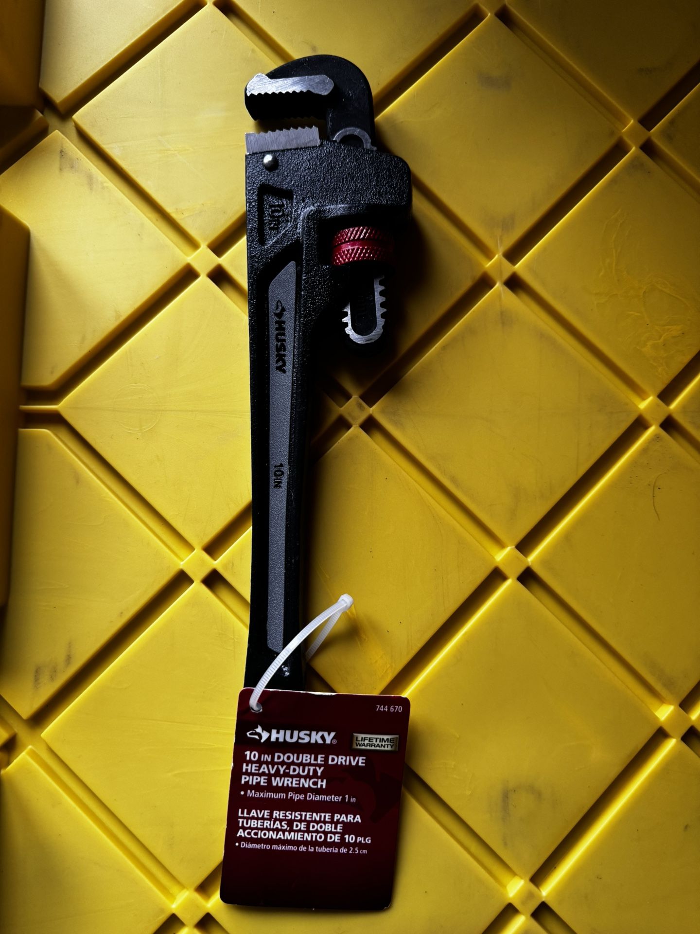 Husky 10in Pipe Wrench