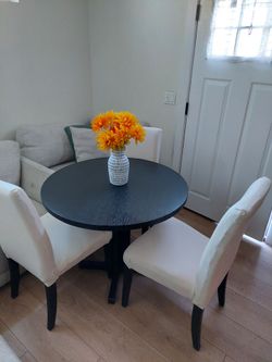 Dining Table and chairs set GOod