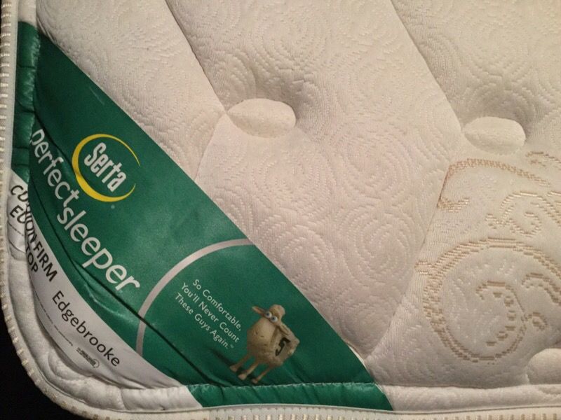 Serta Edgebrooke Cushion Firm Eurotop Mattress Set (Queen)