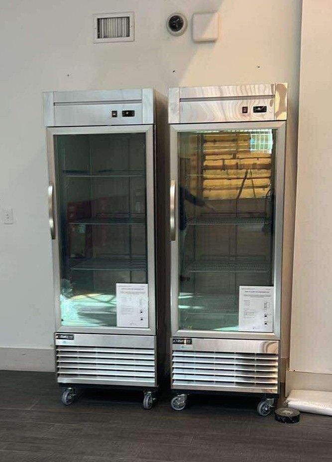 Single Glass Door Commercial Freezer