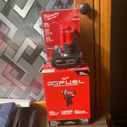 Milwaukee M12 1/2” Stubby Impact Wrench With 3.0 Amps Battery Brand New