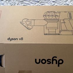Dyson V8 Vacuum Cleaner 
