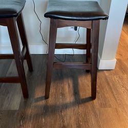 2 Bar Stools 