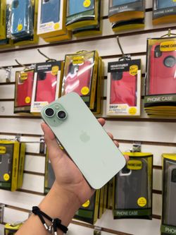 iPhone 15 128GB UNLOCKED 