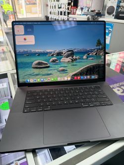 MacBook Pro 14-inch with Apple M4 chip / Apple lapto