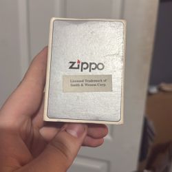 smith & wesson fully brass 1960 zippo lighter needs butane and striker strips