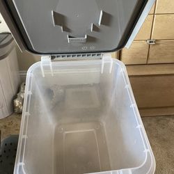 Boots and barkley food storage top