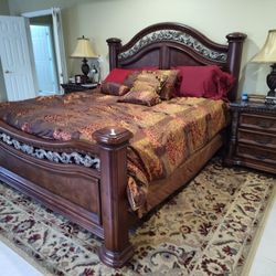 PRICE IS NEGOTIABLE / DELIVERY FOR EXTRA FEE🛏️ King Bedroom Set w/ Marble Tops
