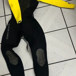 Wetsuit size 5/6  Small  $10 cash pick up