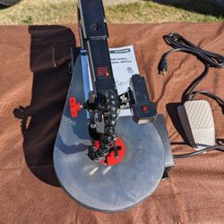 BUCKTOOL SSA16LVF 16 in. Variable Speed Scroll Saw with Steel Work Table

