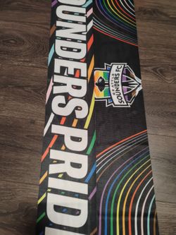 New With Tags Seattle Sounders Scarves... Yes They're Available