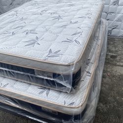  😴Mattress pillow top🥱 💎All sizes 💎12” inches tall 🔵Queen $199 🟣Full $180 🟠Twin $150 🟡King $330 🔴Cal king $330 🔘 Delivery available🚛