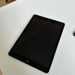 iPad (9th Gen) w/Foldable Case