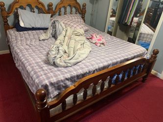 6 Piece Bedroom Set. King Size Bed Frame. Polished Mahogany Solid wood. Beautiful. Moving sale.