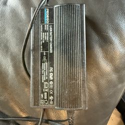 PEDEGO LI-ON BATTERY CHARGER MODEL: HP0180WL3 INPUT: 100-280V- 60/50Hz 2.5A OUTPUT:36VDCMA (Vnax:42V/34) FC OE 00 CE Q-E GREEN:POWER ON ORANGE: CHARGI