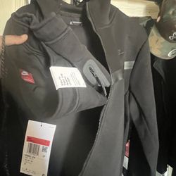 Nike Tech Size Large 