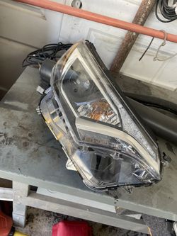 Toyota RAV4 Headlight Assembly Right Side