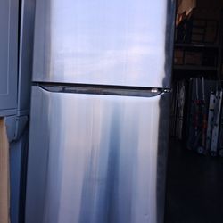 Newer Model LG Stainless Steel Top And Bottom Apartment Side Fridge Fully Functional No Issues 
