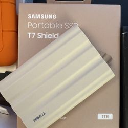 1TB Samsung T7 Shield SSD USB-C 10Gbps