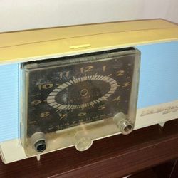 1959 RCA Victor Filteramic Clock Radio 