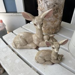 2 Deer Figurines With Babies