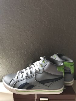 Reebok Hightop Sneakers! Kids size 5