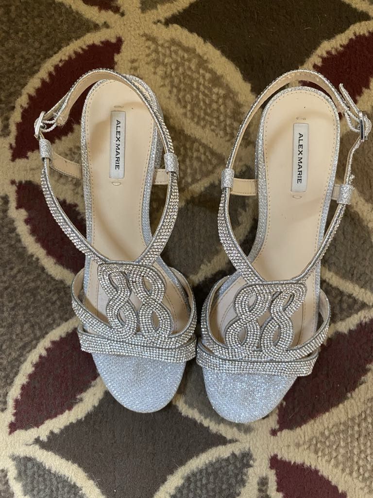 Cute Wedges Size 8, Silvery Bedazzeled