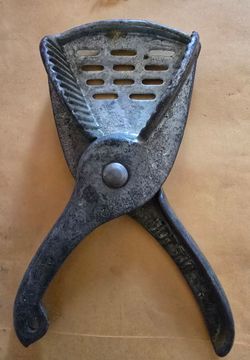 Vintage Handheld Citrus Squeezer $10 firm! Pick-up In Aurora.