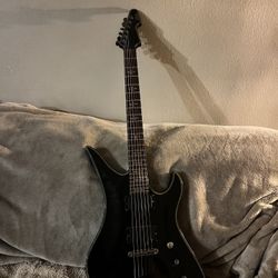 Schecter Hellraiser Avenger Case Included. 
