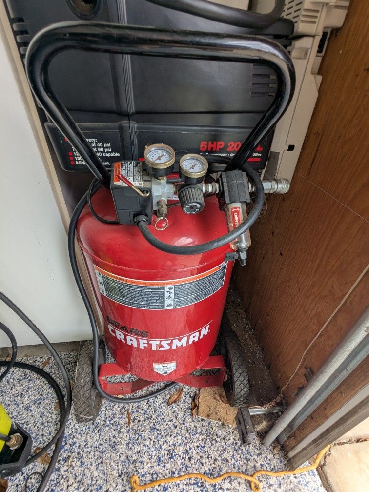 Craftsman 20 Gallon Air compressor 