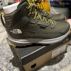The North Face Youth Hiking Boots 6Y/7.5W 