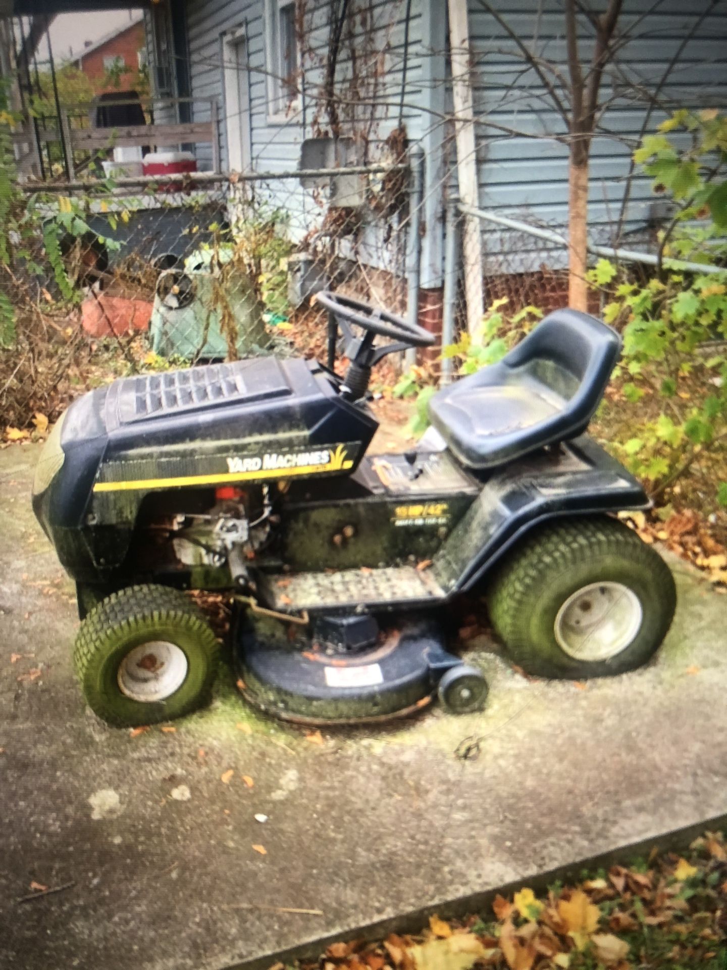 Yard Machines 15hp/42” Riding Lawn Mower