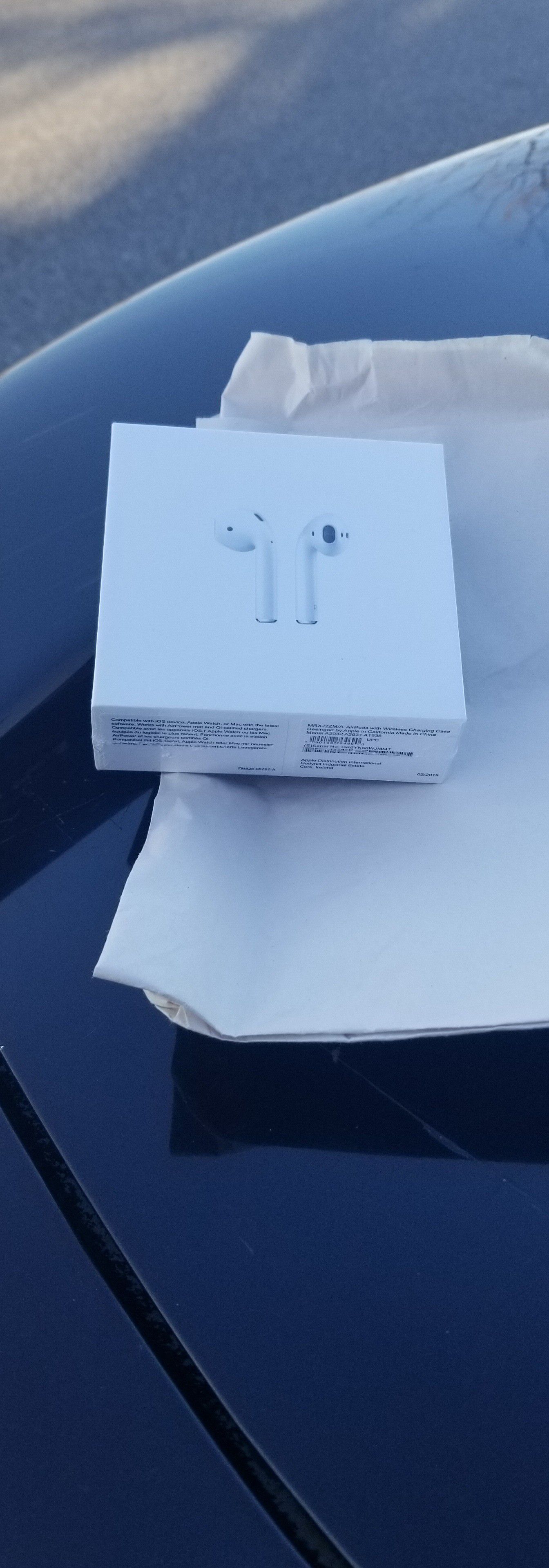 Apple Airpods 2nd generation with Wireless Charging Case