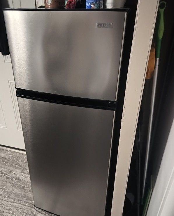 Vissani Refrigerator