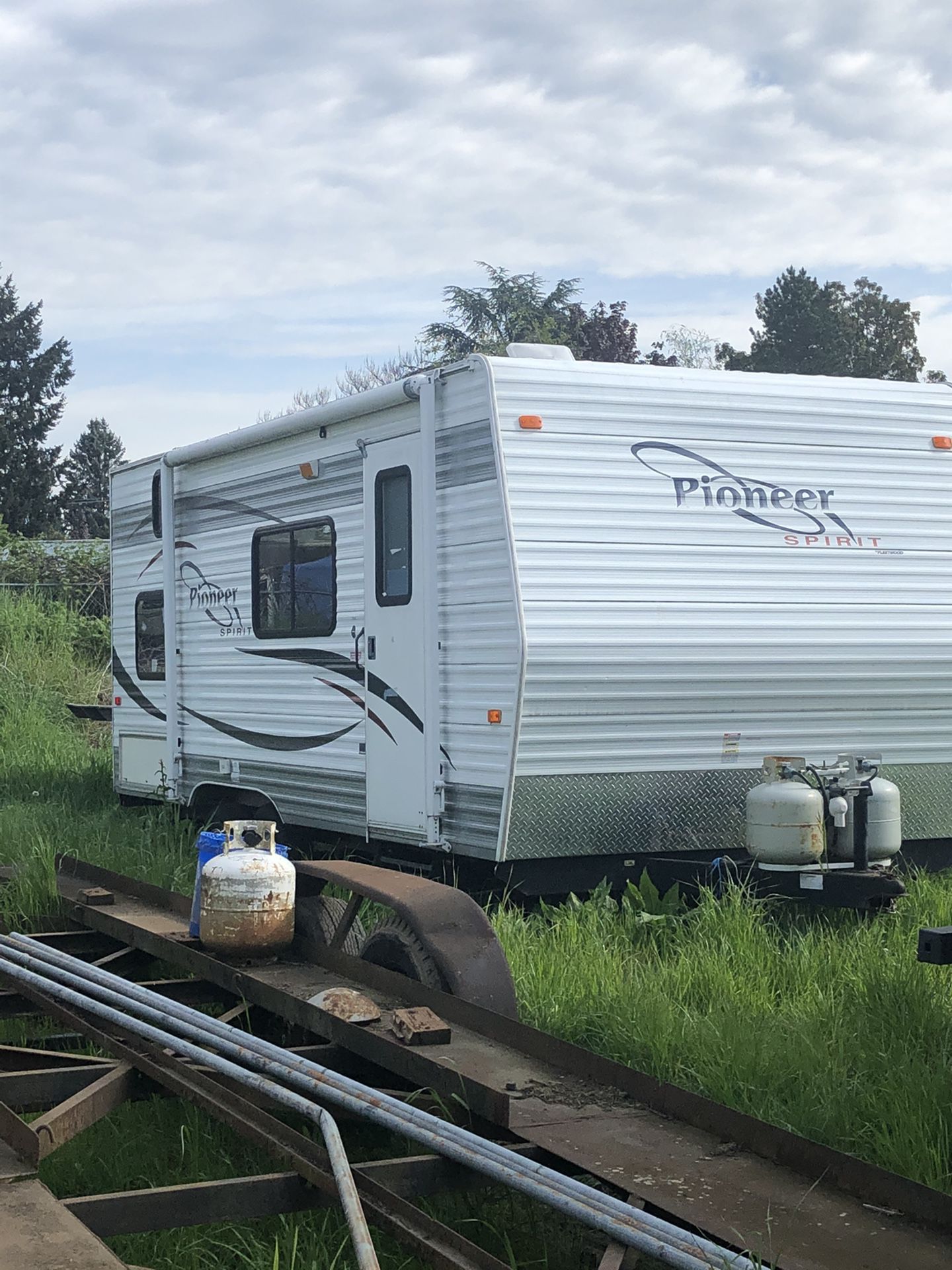 2008 pioneer travel trailer for sale