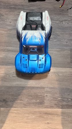 4x4 RC Truck Bundle – Needs Motor, Extra Battery + Charger Included