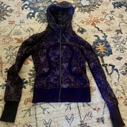 Lululemon Vintage Women's Purple and Black Sweatshirt