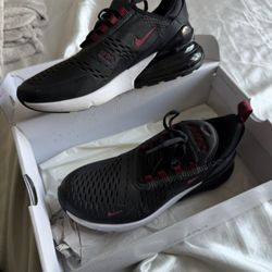 NIKE Air Max 270 