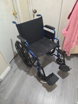 Drive wheelchair. One of the foot rest does not lock.