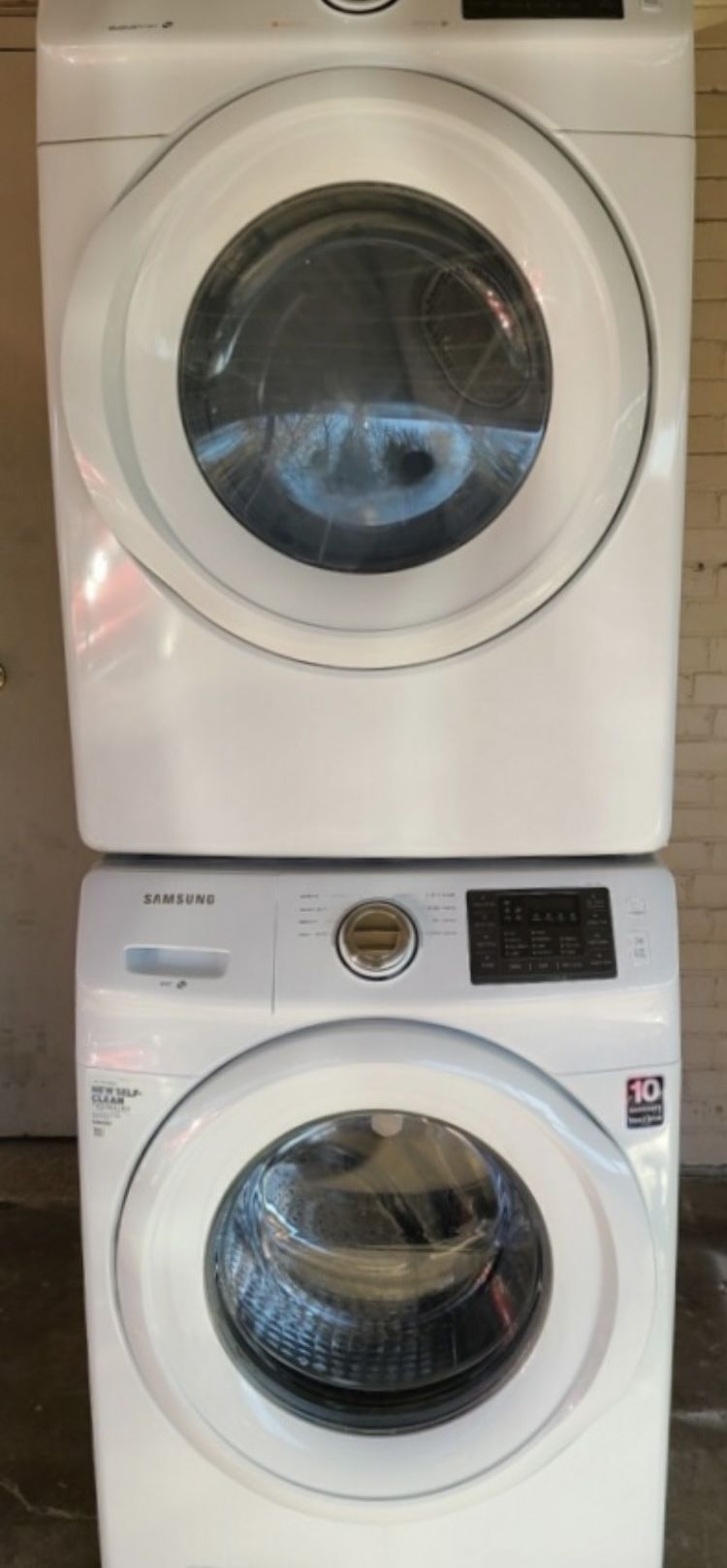 VERY NICE!!! SAMSUNG VRT 27” Front Loading Stackable Washer & Dryer Set!